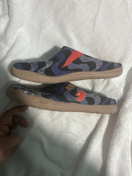 UIN Men’s La Pedrera Canvas Graphic Slip-On Shoes